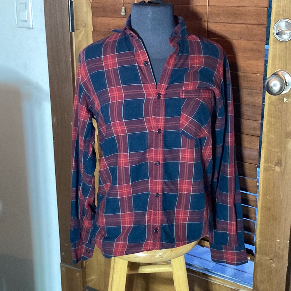 Vintage Fit. Premium Pulse flannel. Light weight. Maroon blue. Womens. Medium